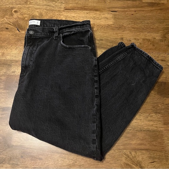 Abercrombie & Fitch The '80s Mom High Rise Jeans in Black Size 33 / 16S - Picture 3 of 8